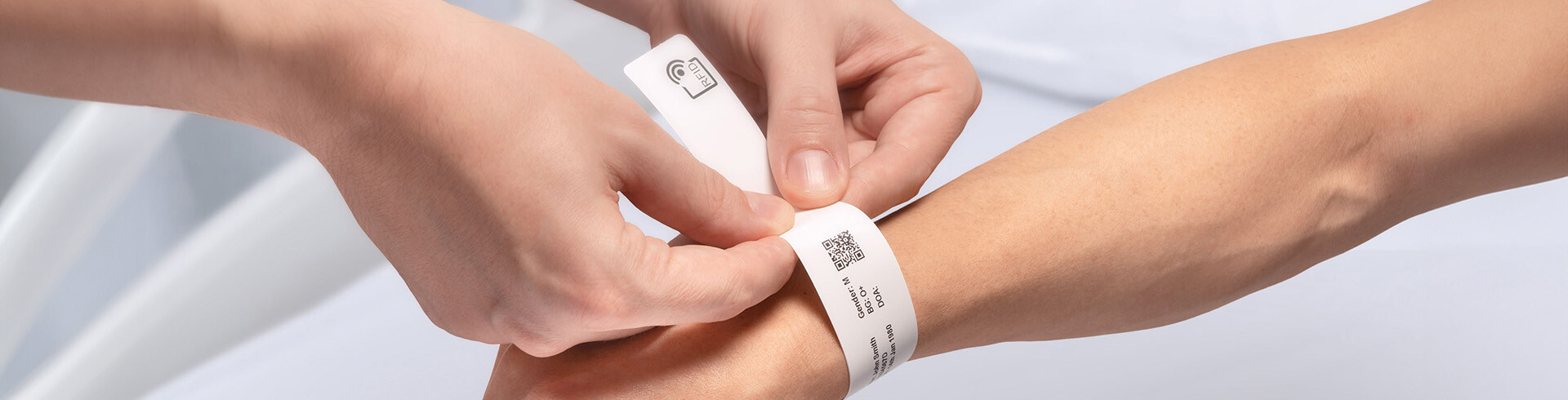 SATO_RFID wristband_header_1920w